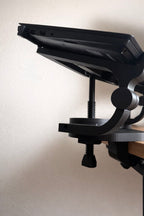 Laptophalter an der Tischkante montiert – platzsparend ohne Bohren, Flex-Variante