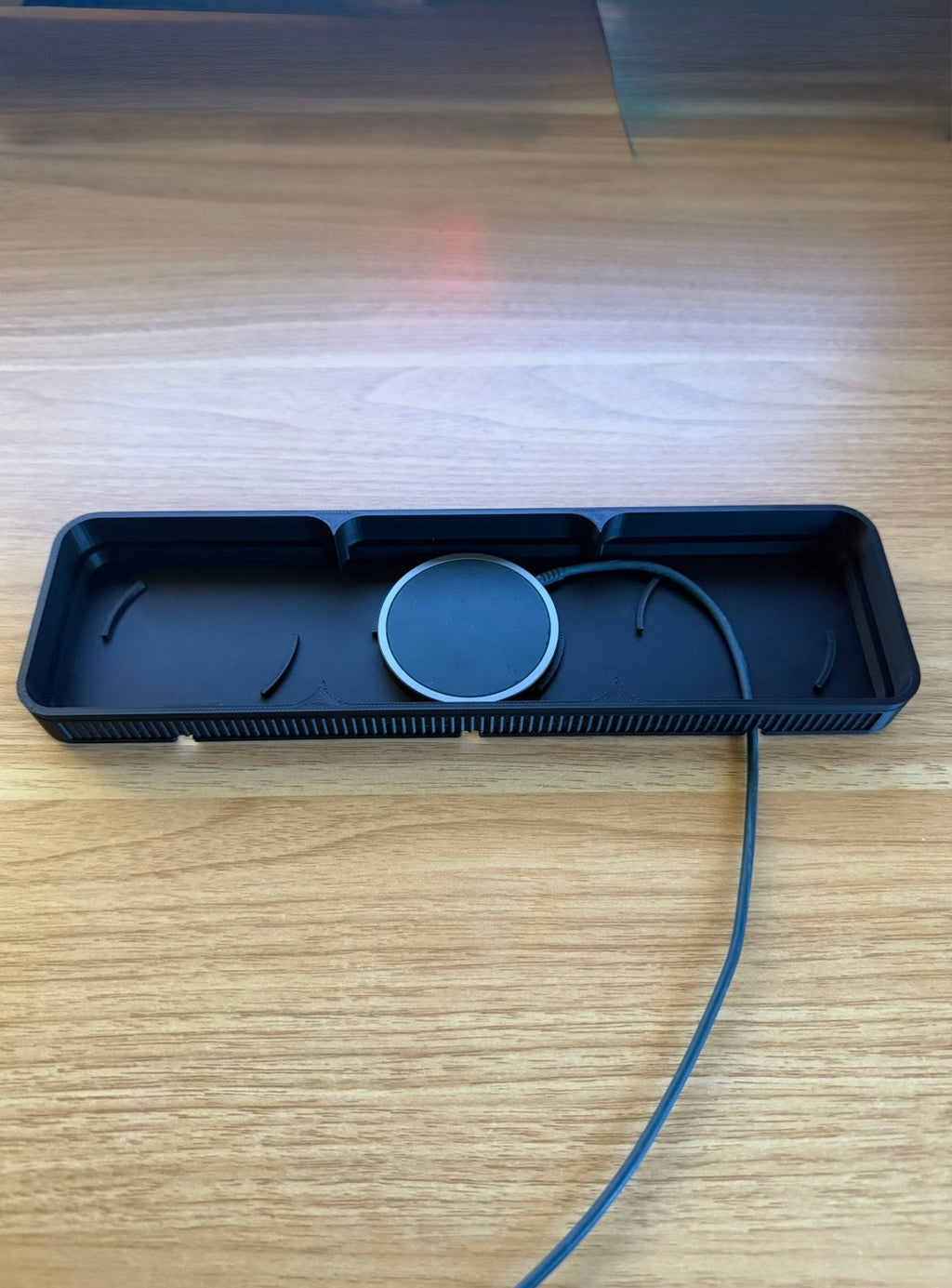 Modularer Tisch Organizer mit 3 Modulplätzen und Magsafe Vorbereitung - Ladestation für Apple Airpods und Smartphone. Stifteablage.