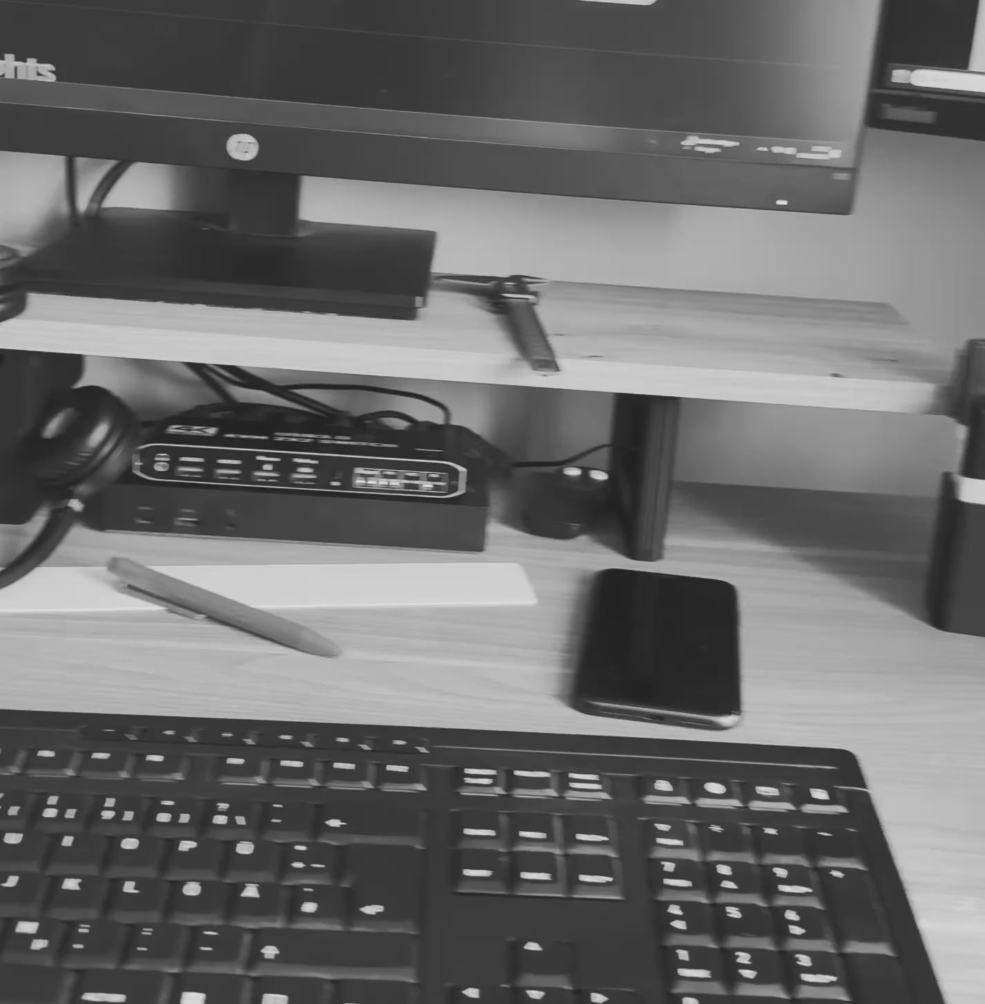 Laptophalter Tischkante ohne Bohren 2